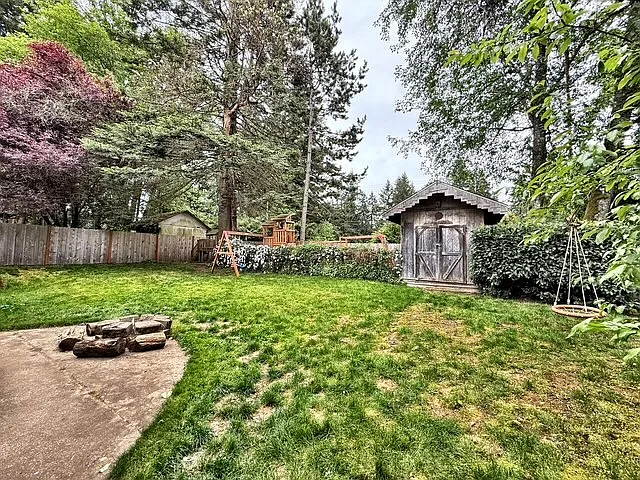 710 Parkway Ct NE — Photo 8