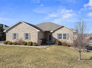 2913 Berkshire Dr, Norwalk, IA 50211