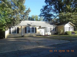 910 Edgewood Dr, Gadsden, AL 35901
