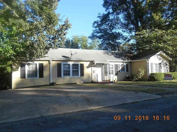 910 Edgewood Dr, Gadsden, AL 35901
