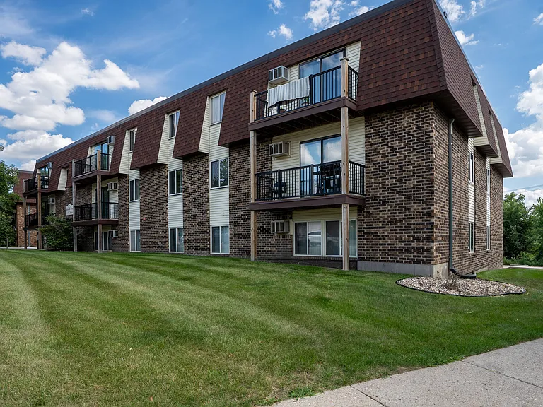 Bismarck, ND Belmont West Apartments | Exterior