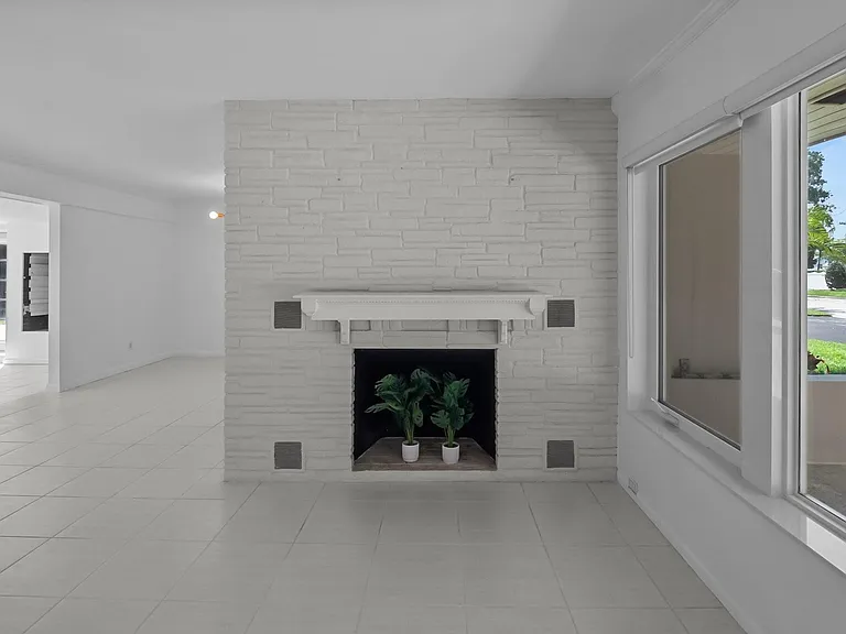 2608 NE 12th St — Photo 7