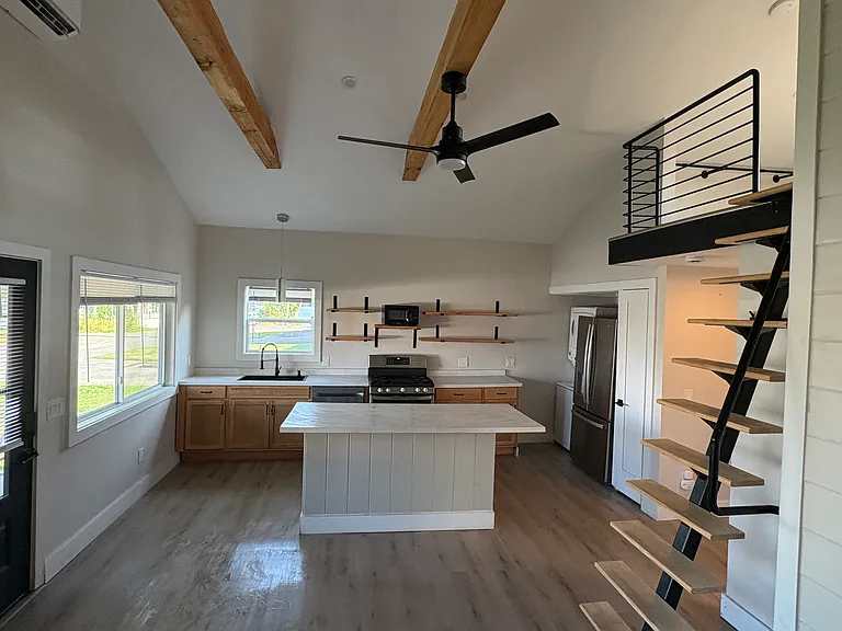 8 E River Rd — Photo 2