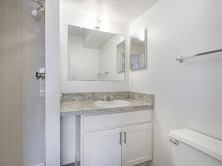 North Pointe Apartments — Photo 72