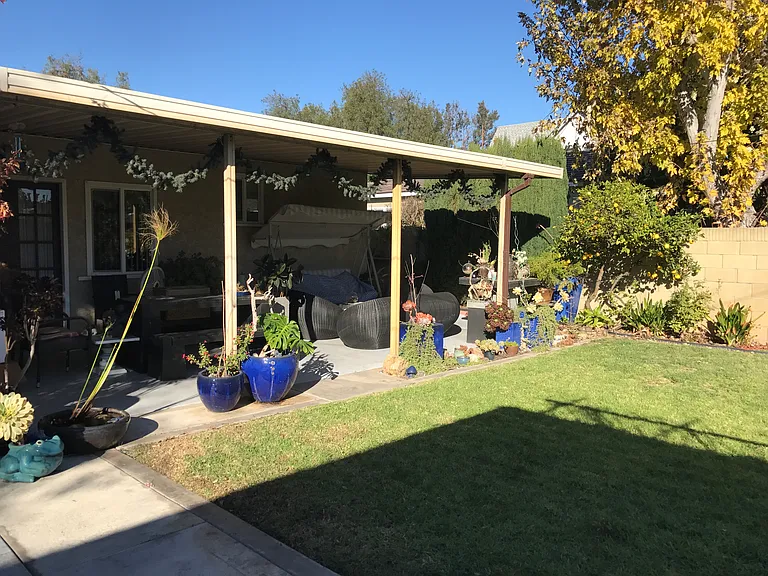 4638 Blackthorne Ave — Photo 45