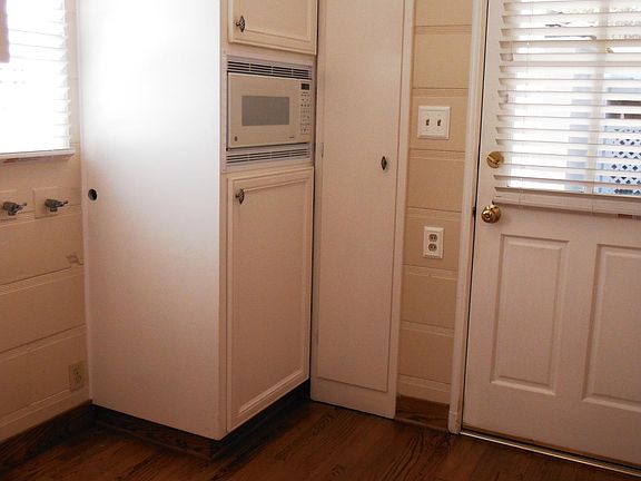 4th image of 1175 Carolyn Ave