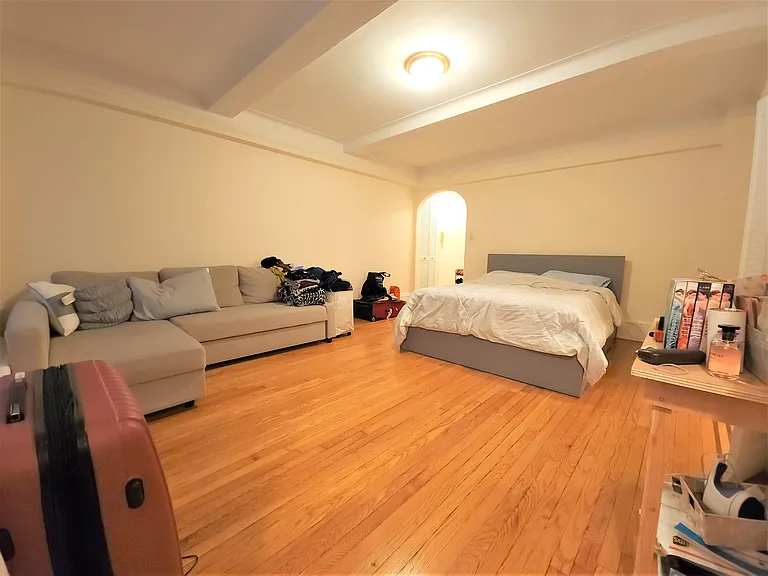 310 E 55th St #3DD — Photo 1