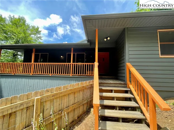 140 Laurel Dr, Elk Park, NC 28622