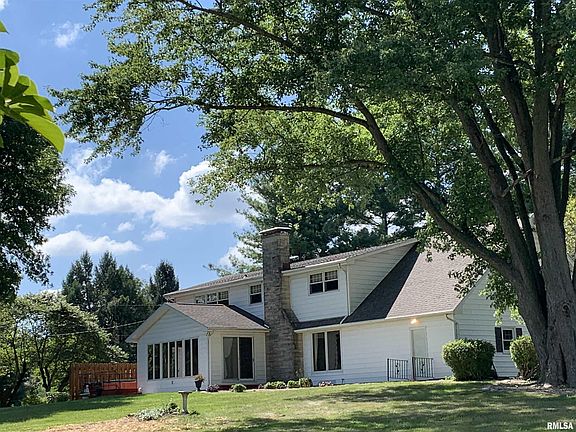 3rd image of 204 Carobeth Dr