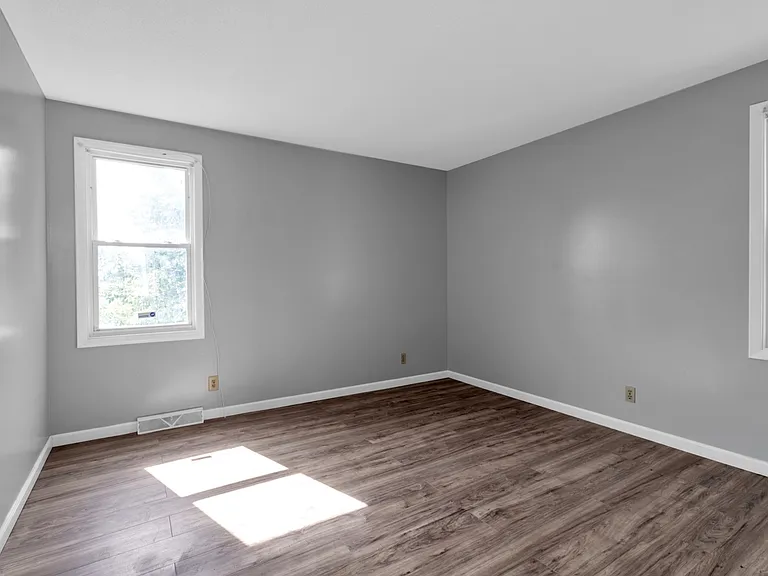 4 Hewitt Ave #1 — Photo 8