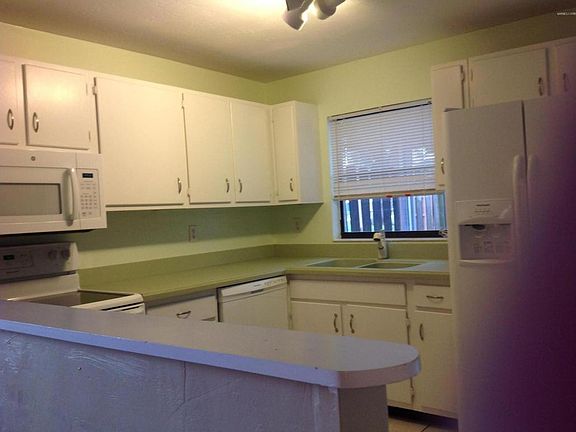 3rd image of 980 Canalview Blvd #B1