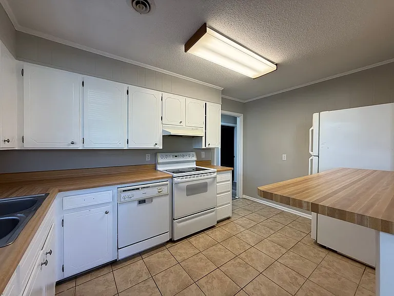 104 Skyview Dr — Photo 14