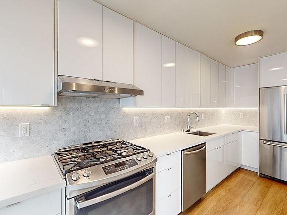 5th image of 2355 Scott St APT 3