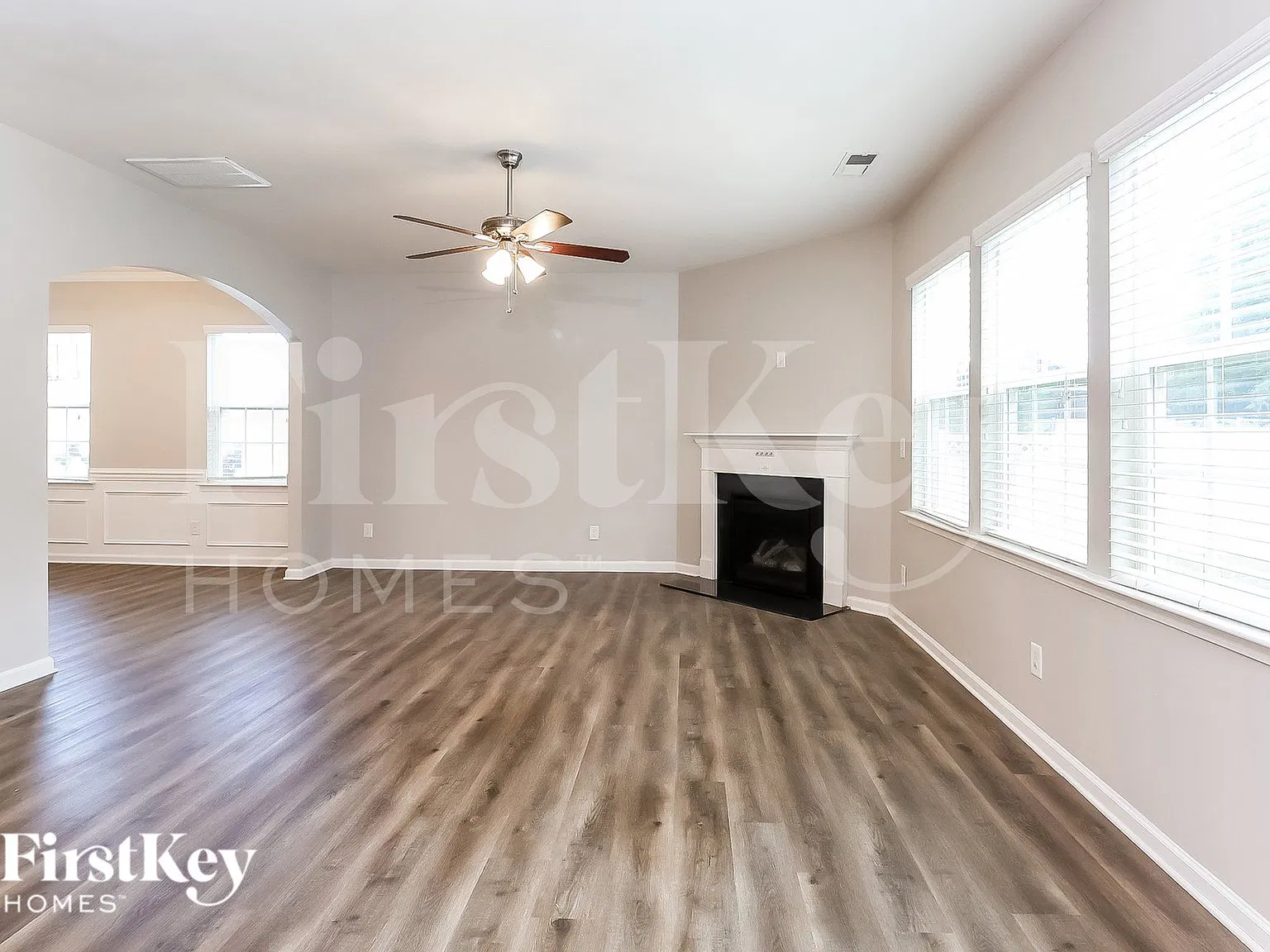 4 bed, 2.5 bath, 2642 sqft, $2,575 — Photo 3