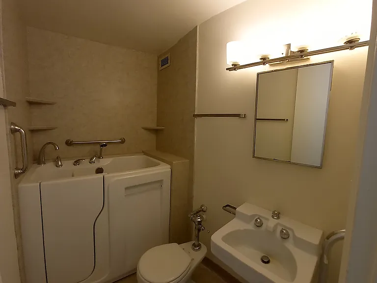 1450 E 55th Pl #717S — Photo 10