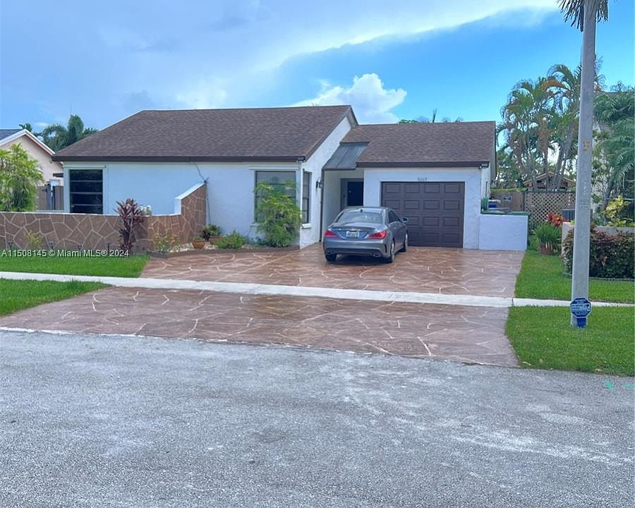 1st image of 16663 Redwood Way