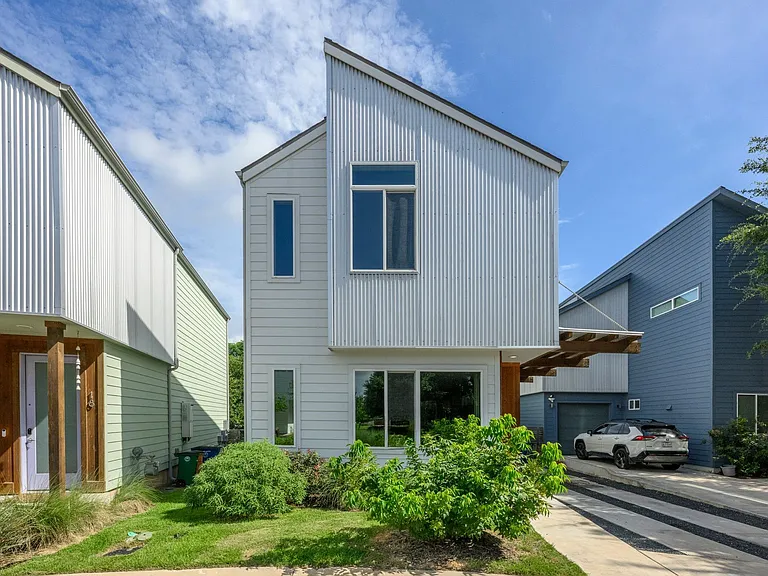 801 N Bluff Dr #17 — Photo 1