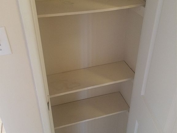 5th image of 8161 Grant Colonial Dr APT B