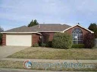 6201 Peach Tree Dr, Midlothian, TX 76065