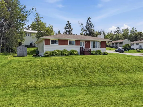 28 Evergreen Ct, Salmon River, NS B2N 5H9