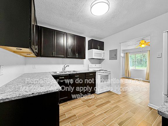 4th image of 5747 Antoinette Ln