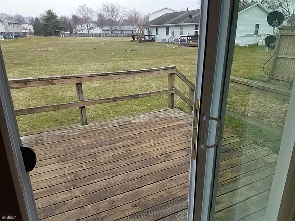 5th image of 302 S Silverwood Ln