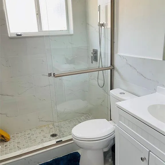 684 NE 37th St #3 — Photo 9
