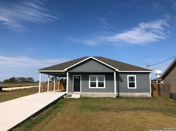 720 S Davidson, Karnes City, TX 78118