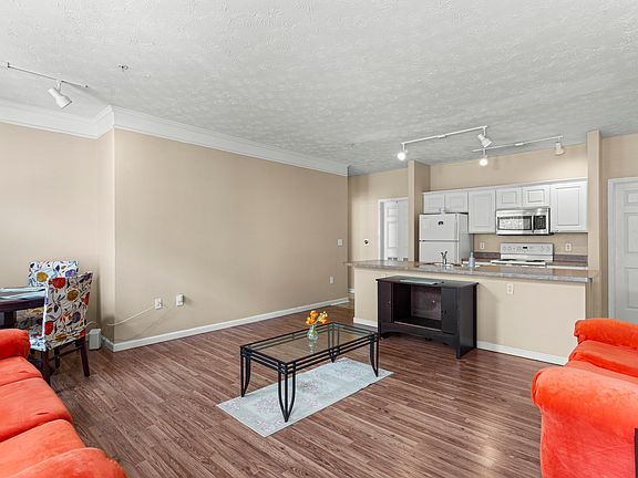 2nd image of 1903 N Lincoln Ave APT 222