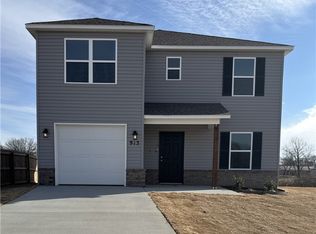913 S Katlyn Dr, Siloam Springs, AR 72761