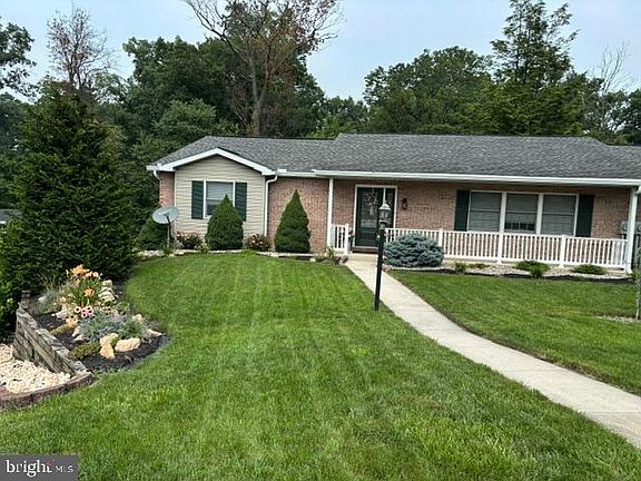 2nd image of 8 Oxford Ct