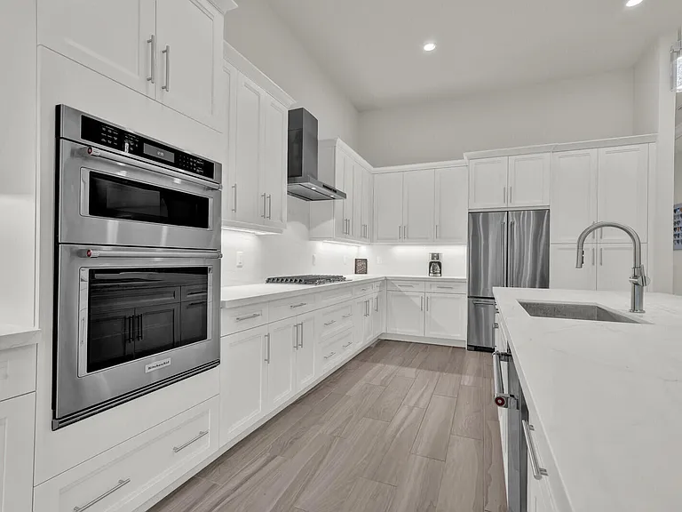 138 SE Palma St — Photo 13