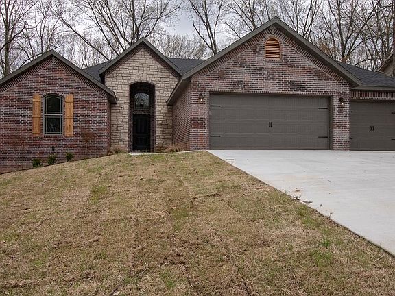 3rd image of 30 Carroll Dr