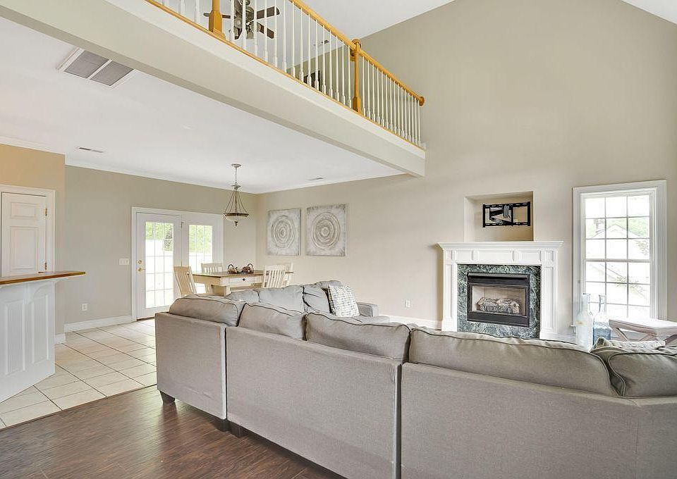 1st image of 929 Fuller Glen Cir