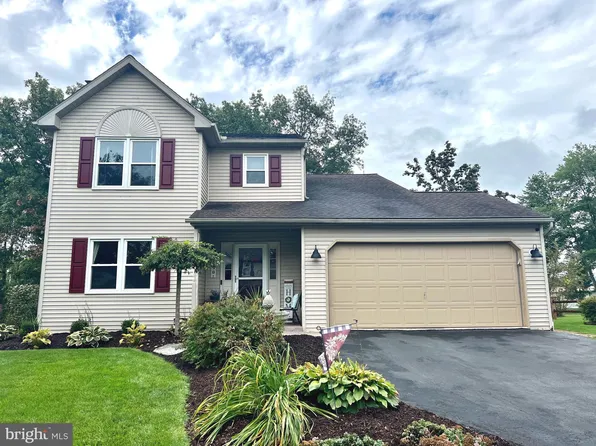 6090 Long Pond Dr, Birdsboro, PA 19508