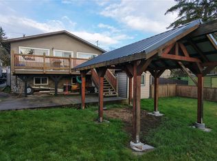 847 Admirals Rd, Esquimalt, BC V9A2P1