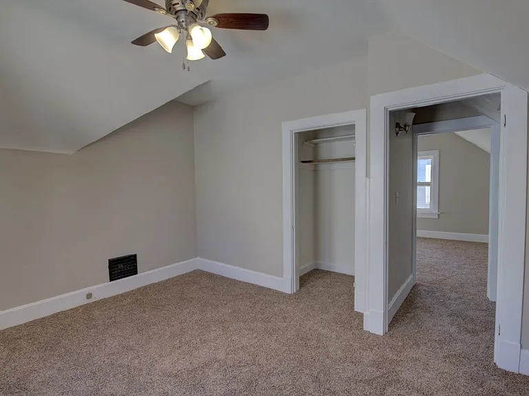 514 S Clark St — Photo 34