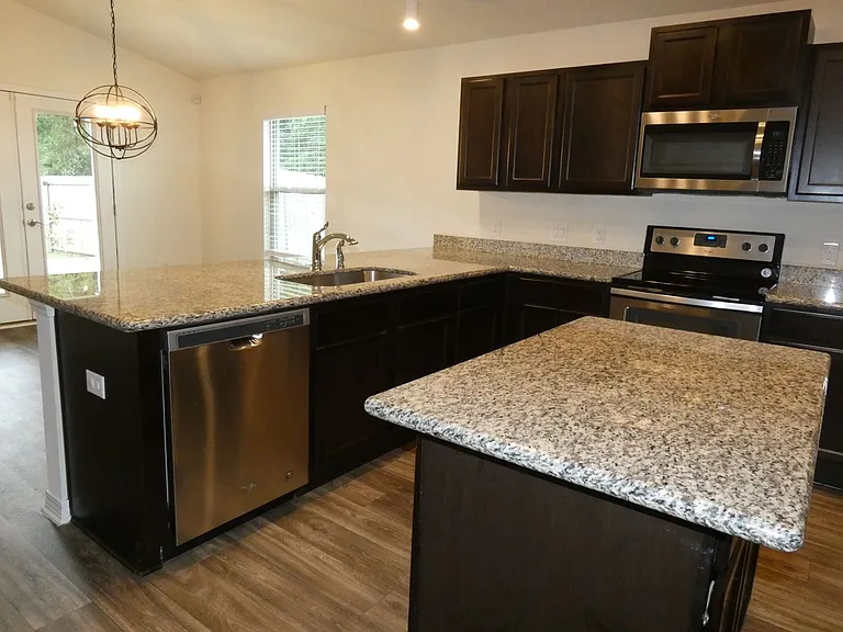 5637 Peach Dr — Photo 7