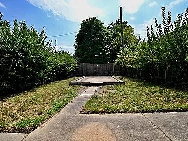 3rd image of 415 W 21st St