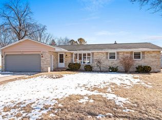 1136 Rockwell Rd, Green Bay, WI 54313