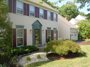 8632 Chase Glen Cir, Fairfax Station, VA 22039