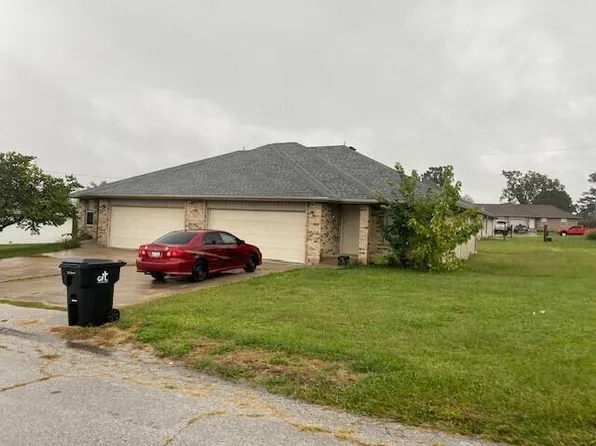 134 W 136 W Terrace Court, Sparta, MO 65753