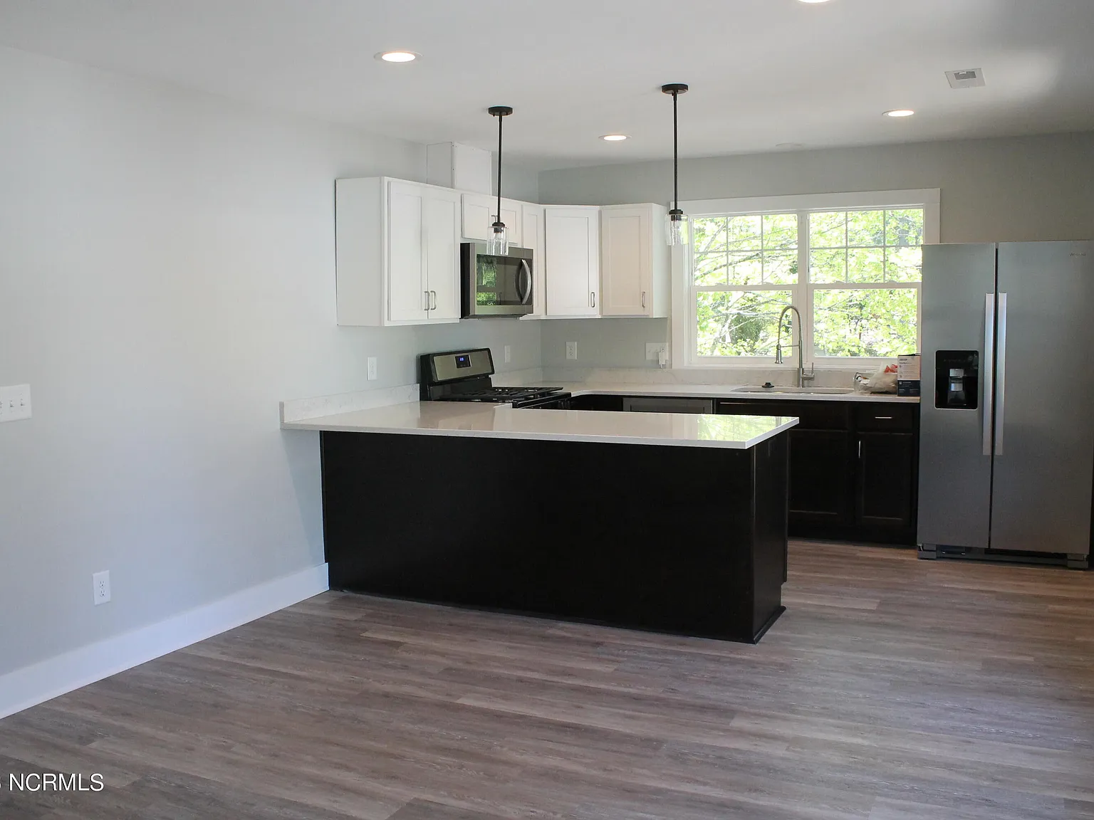 2 bed, 2.0 bath, $1,900 — Photo 4