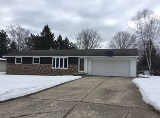 2685 Shade Tree Ln, Green Bay, WI 54313