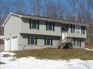 15 Tinkertown Rd, Pleasant Valley, NY 12569