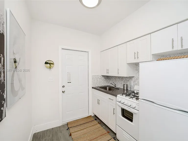 770 NE 123rd St #19 — Photo 6