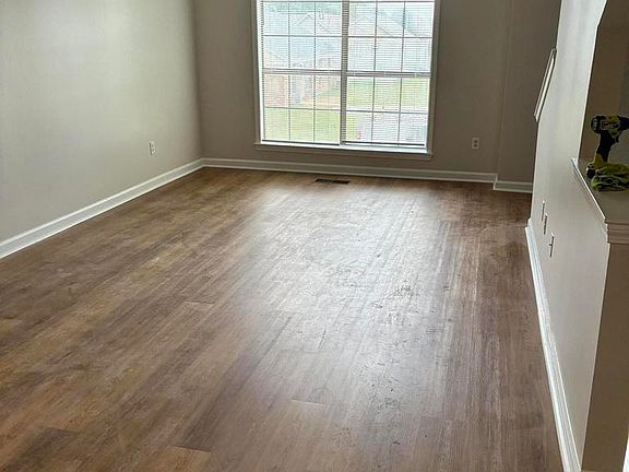 4th image of 1039 Riley St