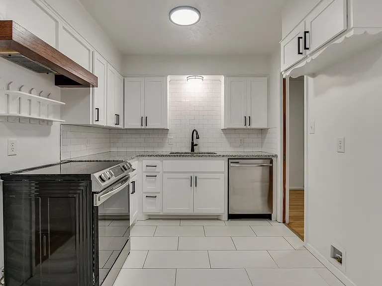 3516 Mount Pleasant Dr — Photo 15