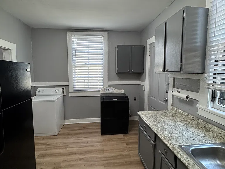 2221 N Prieur St — Photo 5