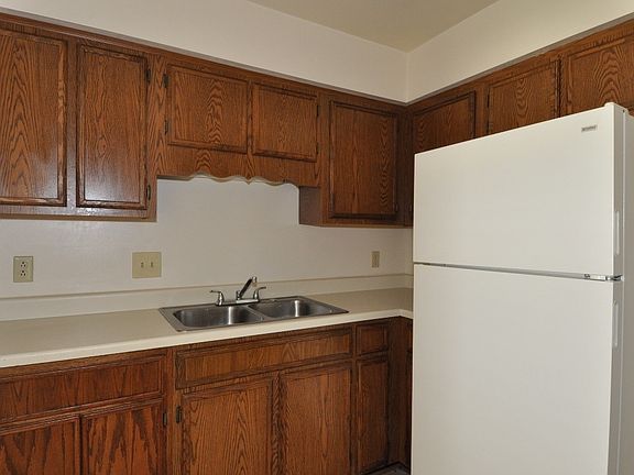 3rd image of 6064 Bradford Dr Unit A